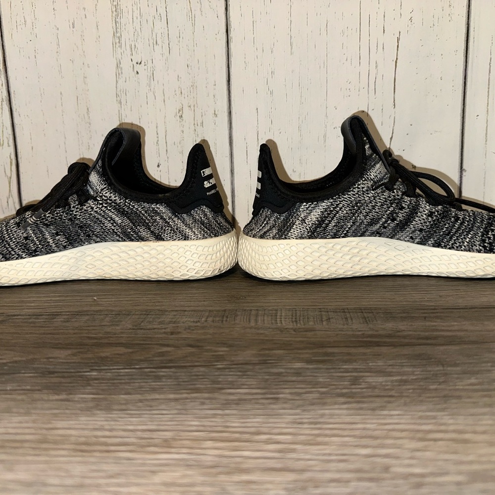 Pharrell x Tennis Hu Primeknit 'Oreo' - Picture 2 of 6